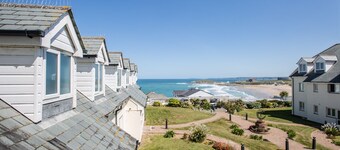 Modern Apartment with Breathtaking Views of Fistral Beach, Newquay
