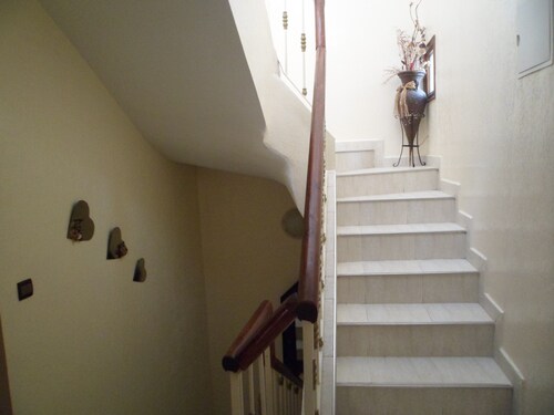 4 Bedroom Beach Side House Ref 1064