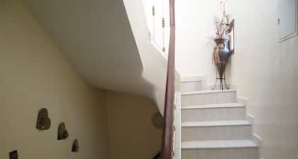 4 Bedroom Beach Side House Ref 1064