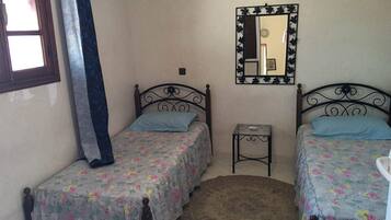 House | 4 bedrooms, iron/ironing board, free WiFi, bed sheets