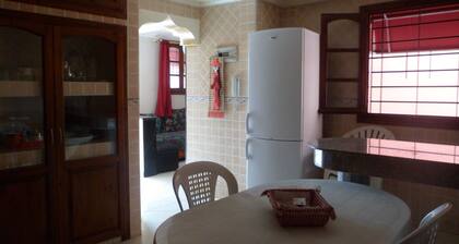 4 Bedroom Beach Side House Ref 1064