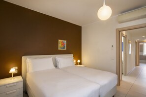 3 bedrooms, in-room safe, iron/ironing board, free WiFi