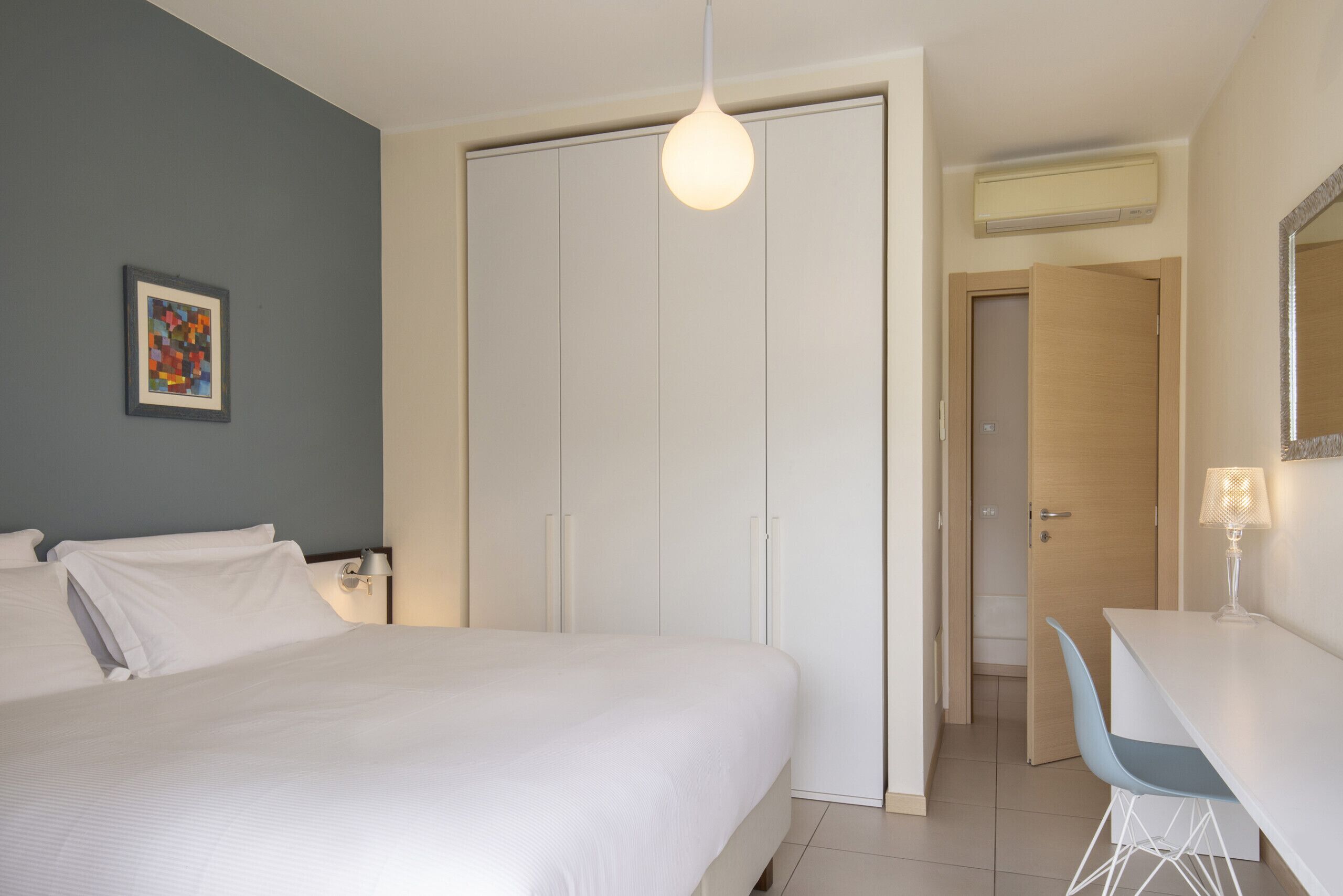 3 bedrooms, in-room safe, iron/ironing board, free WiFi