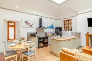 Microwave, oven, dishwasher, toaster - 2 Bed in Lynton (oc-orange) (Lynmouth)
