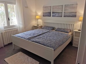 3 habitaciones, tabla de planchar con plancha, wifi y ropa de cama