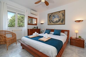 3 bedrooms, iron/ironing board, WiFi, bed sheets - Villa Hermosa 6 pax - Javea, Costa Blanca (Javea)