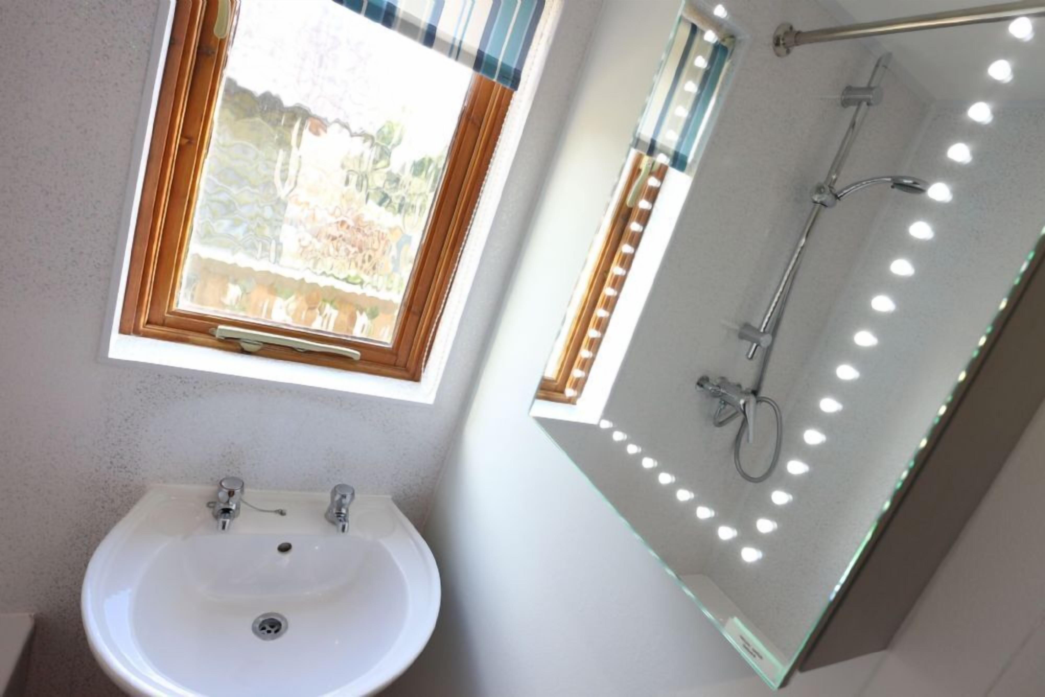 Kombination af bruser/badekar