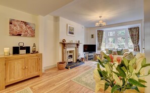 TV, fireplace - 3 Bed in Lynmouth (oc-summer) (Lynmouth)