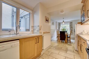 Microwave, oven, dishwasher, highchair - 3 Bed in Lynmouth (oc-summer) (Lynmouth)