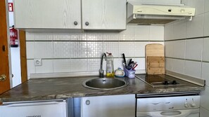 Frigorífic, microones, forn i cafetera i tetera