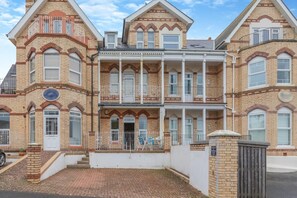 Exterior - 2 Bed in Woolacombe (oc-dolph) (Woolacombe)