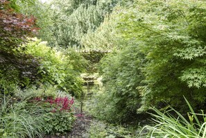 المنطقة المحيطة بالمنشأة