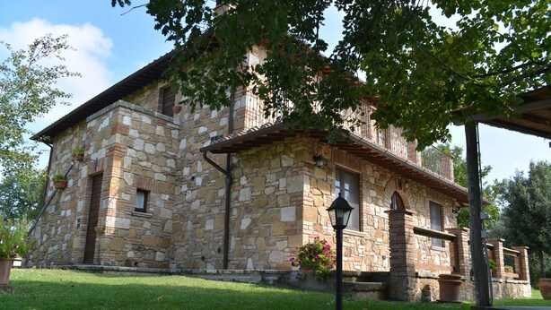 Exterior - Private villa in Tuscany with pool, air conditioned, mosquito nets, adsl wifi (Provincia di Siena)