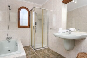 Bathtub, bidet, towels