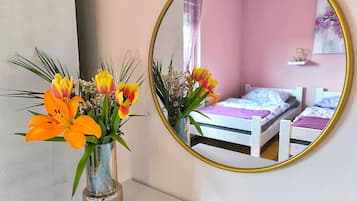 4 bedrooms, iron/ironing board, internet, bed sheets