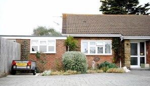 Stunning single-family home with a garden and driveway.