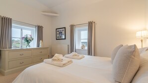 2 slaapkamers, een strijkplank/strijkijzer, internet, beddengoed