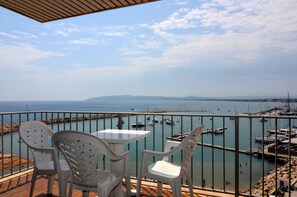 Outdoor dining - NAUTIC 1D 2-1 (Estartit)
