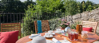 COLDSTREAM COACH HOUSE - Tweed fishing, golf & river walks, village pubs nearby