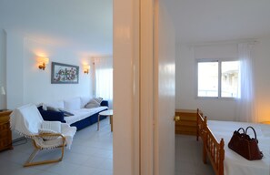 1 室のベッドルーム、アイロン / アイロン台、WiFi (無料)、ベッドシーツ