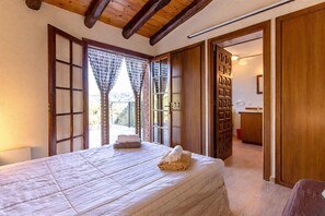 8 soverom, strykejern/-brett, wi-fi (inkludert) og sengetøy