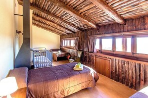 8 bedrooms, iron/ironing board, free WiFi, bed sheets