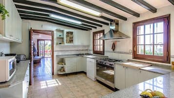 Réfrigérateur, micro-ondes, four, lave-vaisselle