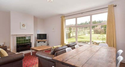 Traditional 3‑Bedroom Countryside Cottage near St Andrews with Garden, Parking & Pet Friendly