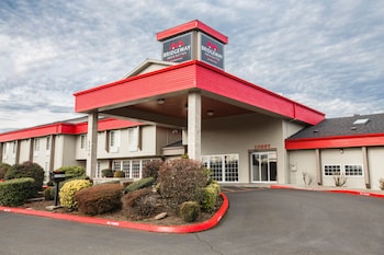 Bridgeway Inn & Suites Portland Airport
