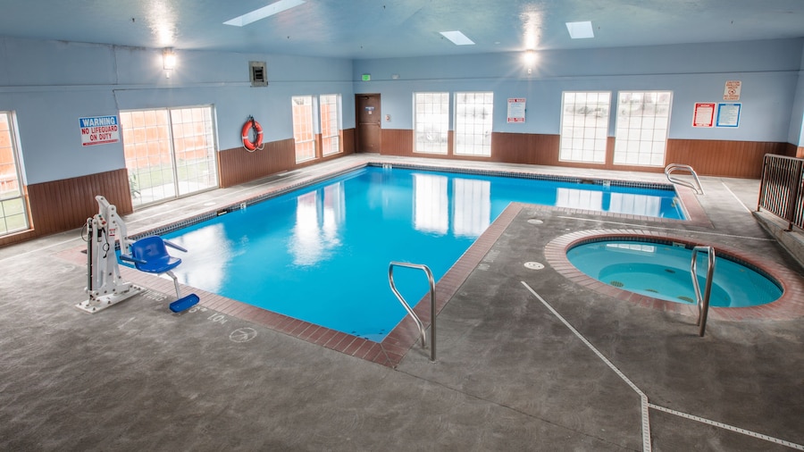 Bridgeway Inn & Suites Portland Airport