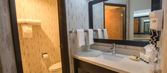 Bridgeway Inn & Suites Portland Airport