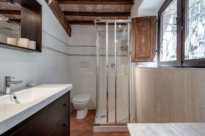 Bathtub, hair dryer, towels - Tuscany Villa with Breathtaking View at Dotholiday (Civitella in Val di Chiana)