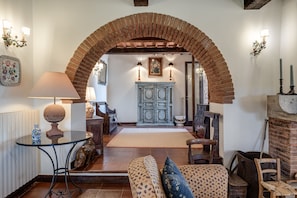 TV, fireplace - Tuscany Villa with Breathtaking View at Dotholiday (Civitella in Val di Chiana)