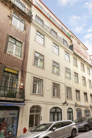 Exterior - ✨Authentic Local Charm: Luxurious and Comfortable Apartment (Lisbon)