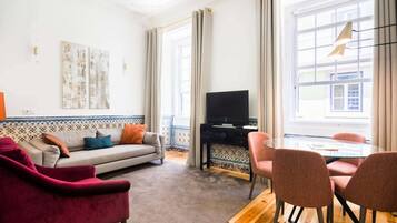 Smart TV, DVD player, books, offices