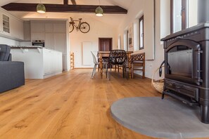Interior - Cherry Orchard House, Karst Region - Spacious house with wonderful views over vineyards. (Kojsko)