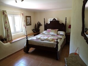 2 quartos, escrivaninha, ferros/tábuas de passar roupa, Wi-Fi