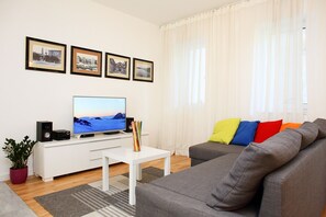 TV - Luxury Le Monde Apartment in the center of Split (Split)