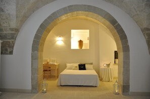 6 bedrooms, in-room safe, desk, iron/ironing board - WINERY 1700 historic maison with private pool and big garden (Poggiardo)