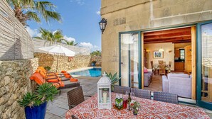 Outdoor dining - Casetta Menzja Holiday Home (Ta' Sannat)