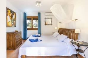 6 chambres, fer et planche à repasser, Wi-Fi, draps fournis