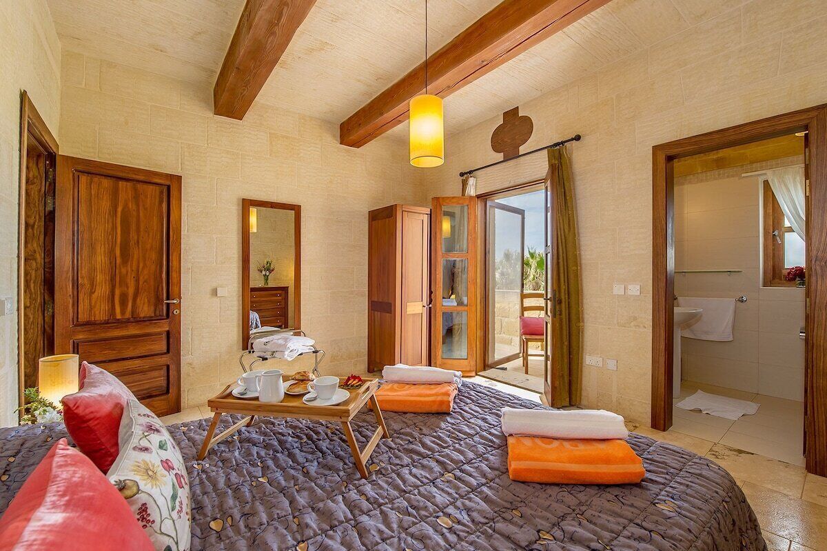 4 bedrooms, in-room safe, iron/ironing board, free WiFi