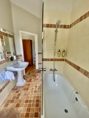 Combined shower/bathtub, hair dryer - Delightful 3 bedroom cottage in a beautifully landscaped and private courtyard (Navan)