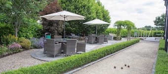 Delightful 3 bedroom cottage in a beautifully landscaped and private courtyard