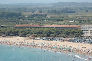 Beach nearby - Beautiful apartment in front of the sea (Estartit)
