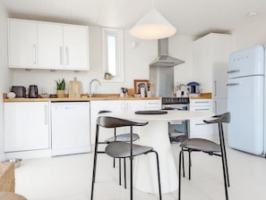 Kühlschrank, Mikrowelle, Ofen, Toaster