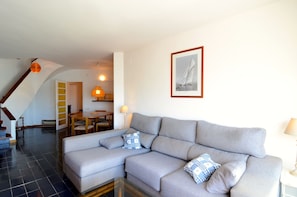 TV - APARTMENT PASSEIG DEL MAR 22 (L'Escala)