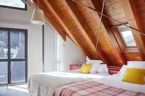 2 slaapkamers, een strijkplank/strijkijzer, gratis wifi, beddengoed