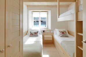 3 slaapkamers, een strijkplank/strijkijzer, babybedden, gratis wifi