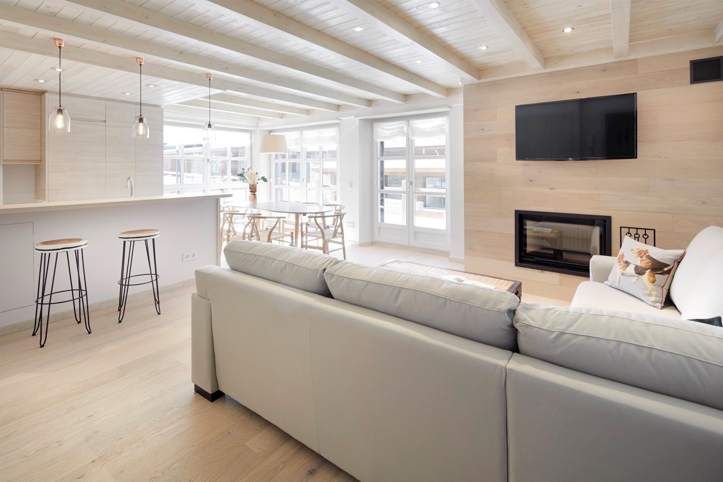 Télévision, cheminée